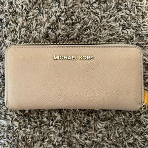Michael Kors neutral beige wallet